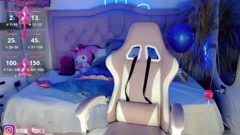 Snapshot of miaa_foxx_ chatting on October 31, 10:33 pm Mia online show from October 31, 10:33 pm