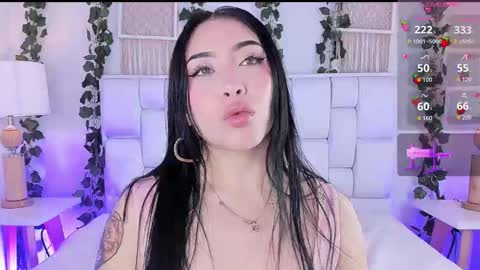 Mia online show from November 6, 11:55 am