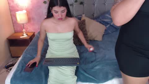 Snapshot of miaa_sophie chatting on October 11, 8:40 pm Sophie and Whanda online show from October 11, 8:40 pm