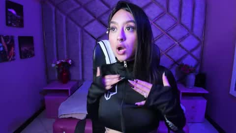 Snapshot of miaa_thopmson chatting on December 17, 4:57 pm Miaa online show from December 17, 4:57 pm