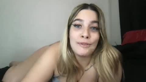 Mia Moji online show from November 16, 2:11 pm