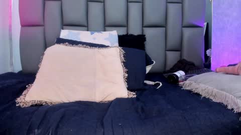 Mia online show from February 3, 6:07 pm