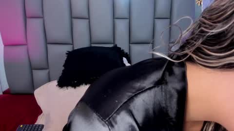 Mia online show from March 10, 12:04 pm