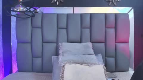 Mia online show from September 12, 12:05 pm