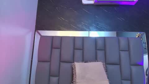 Mia online show from October 4, 12:03 pm