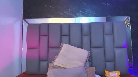 Mia online show from October 18, 12:06 pm