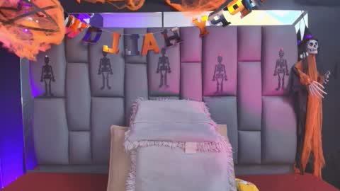 Mia online show from October 30, 12:28 pm