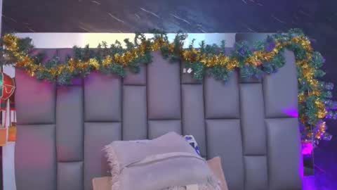 Mia online show from December 3, 12:03 pm