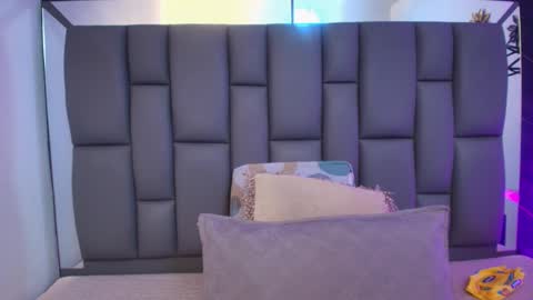 Mia online show from January 13, 11:59 am