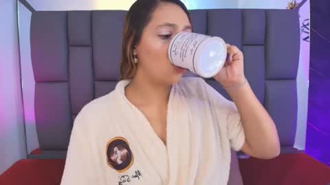 Mia online show from February 4, 12:11 pm