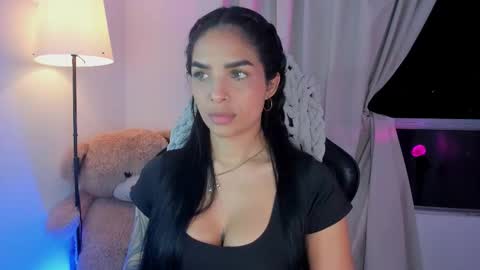 Mia online show from November 21, 3:27 am