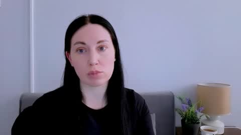 Mia online show from April 4, 3:09 pm