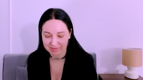 Mia online show from April 18, 3:49 pm