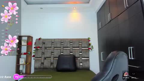 Snapshot of miaalove_ chatting on October 24, 11:50 am MIA LOVE online show from October 24, 11:50 am