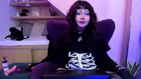 Snapshot of miaamane chatting on February 2, 12:57 pm Mia online show from February 2, 12:57 pm