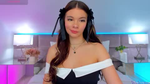 Snapshot of miaamuse chatting on October 18, 7:36 pm Mia online show from October 18, 7:36 pm