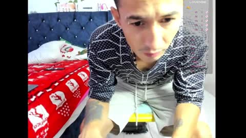 Snapshot of miaandluciferxxx chatting on December 6, 8:40 pm miaandluciferxxx online show from December 6, 8:40 pm