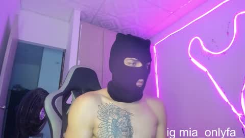 Snapshot of miaandluciferxxx chatting on December 14, 12:38 am miaandluciferxxx online show from December 14, 12:38 am