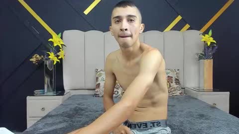 Snapshot of miaandrony chatting on February 17, 12:56 pm miaandrony online show from February 17, 12:56 pm