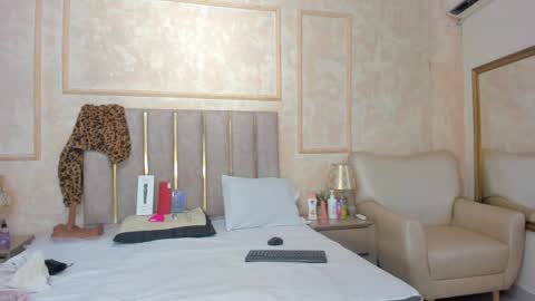 Miaasummer online show from April 18, 11:36 am