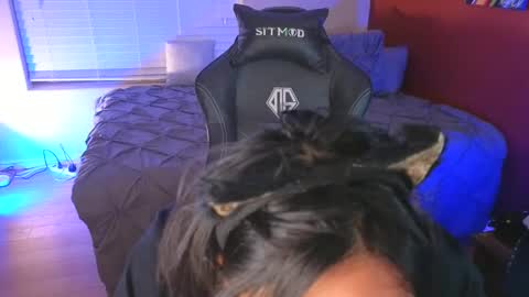 Snapshot of miacanela_xo chatting on December 21, 1:26 am Mia online show from December 21, 1:26 am