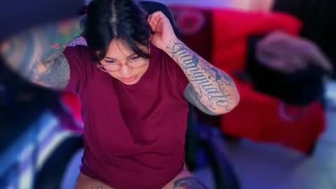 Snapshot of miacanela_xo chatting on December 3, 3:14 am Mia online show from December 3, 3:14 am