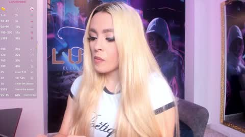 MiaCarper online show from April 7, 8:31 pm