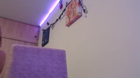 Snapshot of miacollings1 chatting on November 15, 3:15 am Miia online show from November 15, 3:15 am