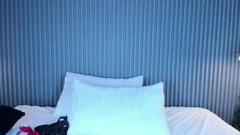 mia online show from April 21, 2:15 am