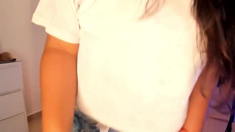 Snapshot of miadanielss chatting on November 22, 5:34 pm IG Yojanagomez online show from November 22, 5:34 pm