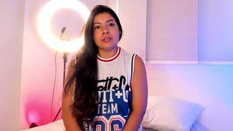 Snapshot of miadanielss chatting on December 16, 3:17 pm IG Yojanagomez online show from December 16, 3:17 pm