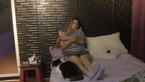 Snapshot of miadimota chatting on January 26, 4:51 am Mia online show from January 26, 4:51 am