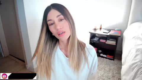 Snapshot of miaduval chatting on December 3, 9:45 pm Mia online show from December 3, 9:45 pm