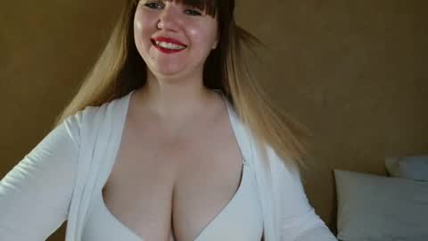 Snapshot of miafoxisja chatting on September 25, 2:15 am MiaFoxisJa online show from September 25, 2:15 am