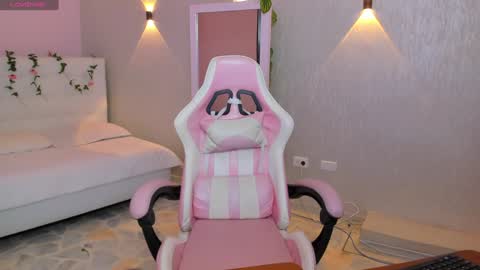 Mia Gomez online show from January 17, 1:03 pm