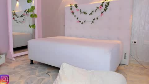 Mia Gomez online show from March 3, 6:55 pm