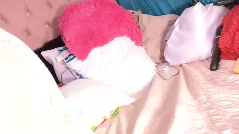 Mia online show from December 2, 10:56 pm