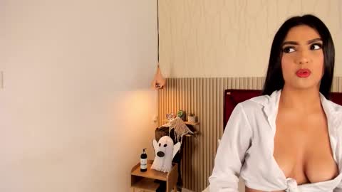 Snapshot of miah_bella chatting on October 27, 7:40 pm Miah and Bella online show from October 27, 7:40 pm