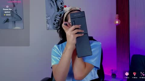 Mia Connor online show from November 29, 7:50 pm