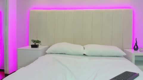 Mia online show from October 10, 4:00 am