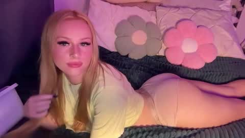 Snapshot of miaharperxox chatting on October 29, 8:21 pm Mia Harper online show from October 29, 8:21 pm