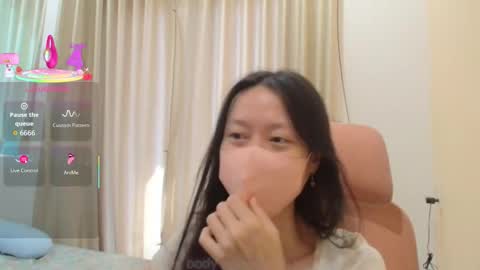 Snapshot of miahchan68 chatting on December 14, 3:12 am miahchan68 online show from December 14, 3:12 am