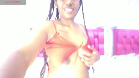 Snapshot of miahlove3x chatting on November 11, 4:34 am MiahLove31 online show from November 11, 4:34 am