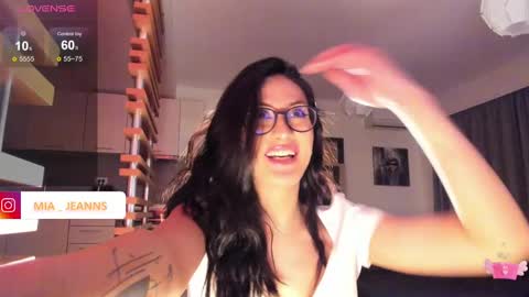 Snapshot of miajeans chatting on February 17, 7:42 pm Mia online show from February 17, 7:42 pm