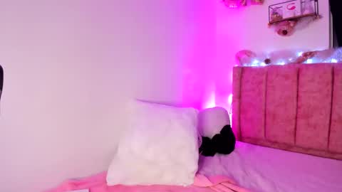 Snapshot of miakha__ chatting on January 1, 10:21 am miakha__ online show from January 1, 10:21 am