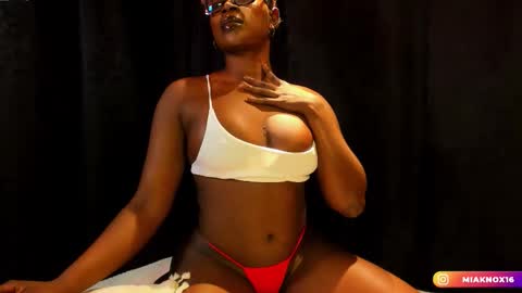 Mia online show from December 23, 12:08 am