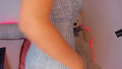 Snapshot of miakris1 chatting on February 21, 3:23 am miakris1 online show from February 21, 3:23 am