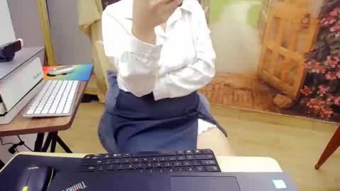 Mia online show from October 17, 3:25 pm
