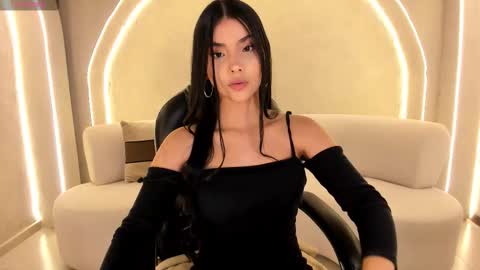 Call me Mia  online show from February 4, 7:09 pm