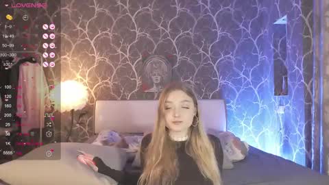 Mia online show from May 25, 4:02 pm